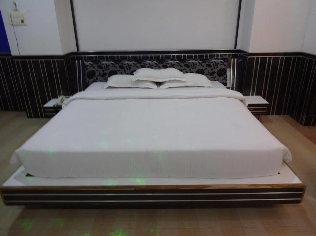 Hotel Shree Vinayak Palace Bhopal Bagian luar foto